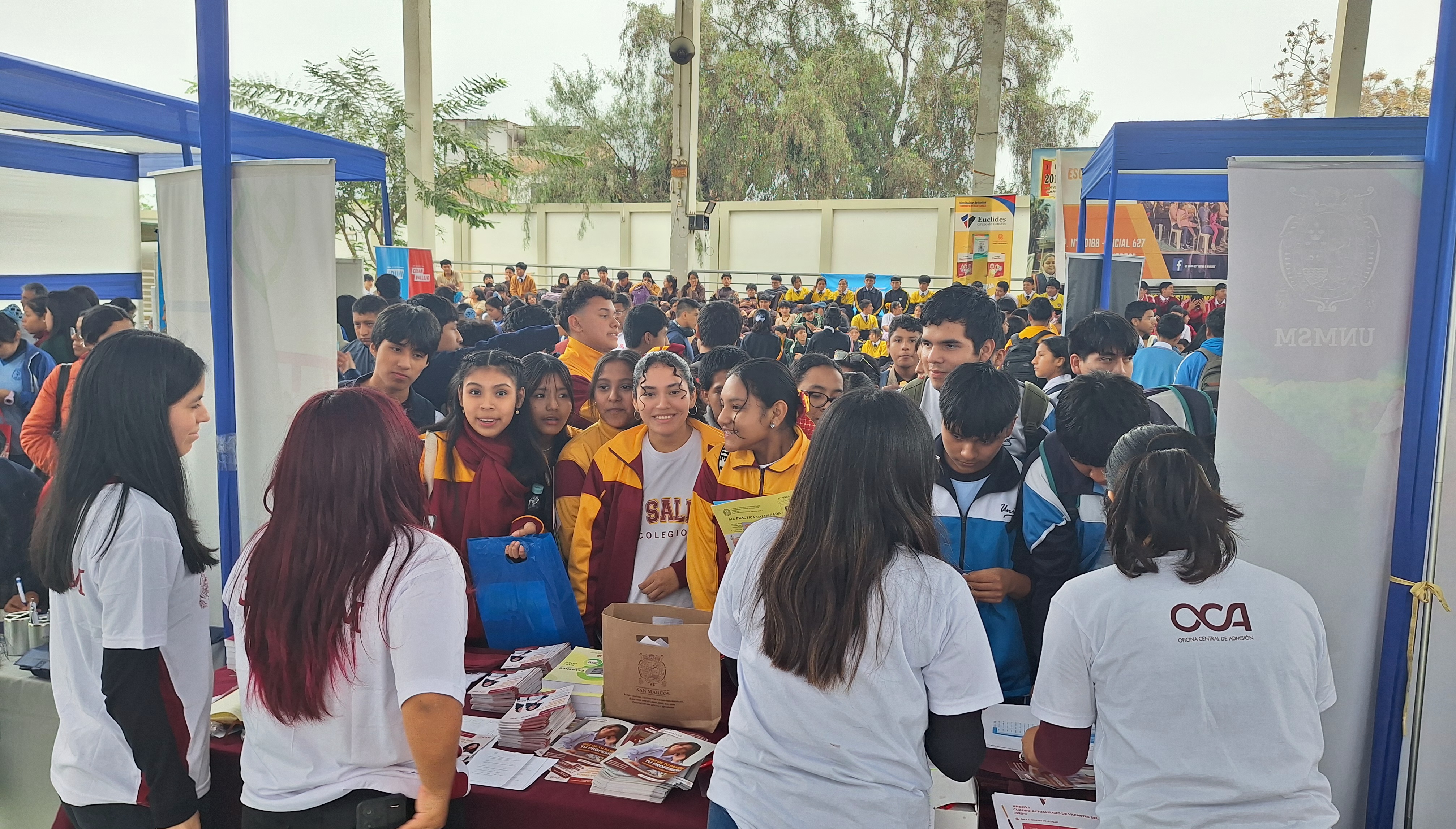 Participantes en la Feria Vocacional Cañete